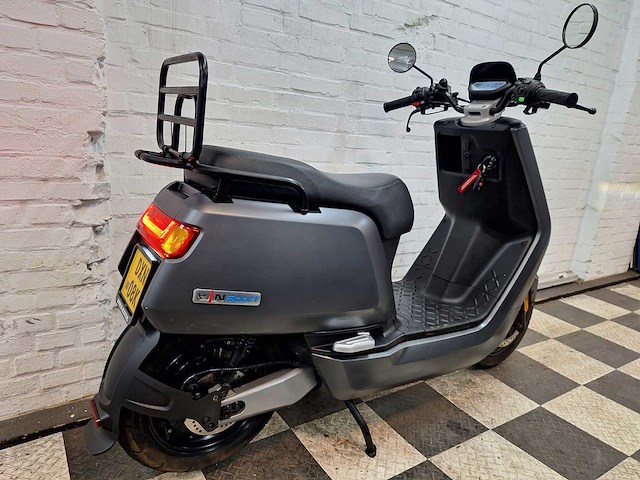 Niu n1s sport 45 km elektrische bromscooter - afbeelding 7 van  8