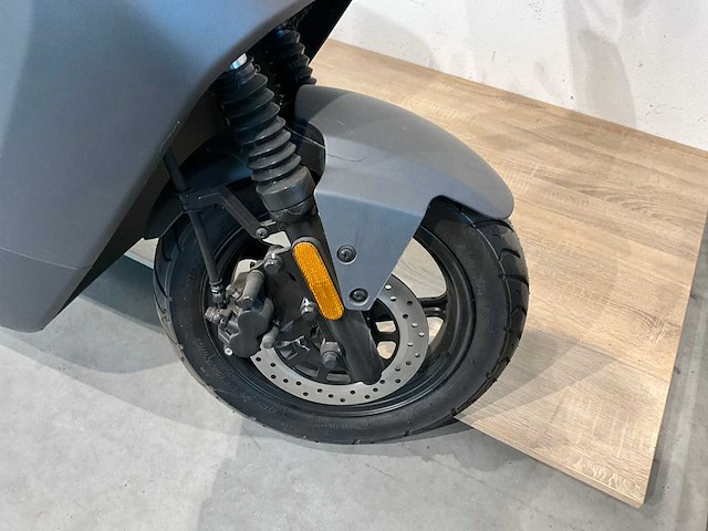 Niu n1s sport e-scooter - afbeelding 9 van  10