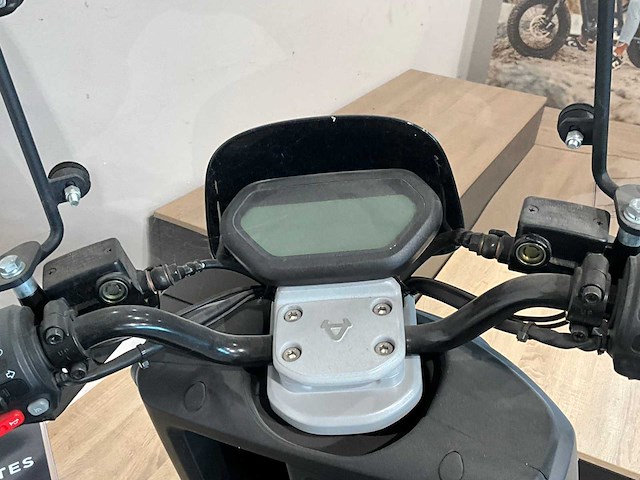 Niu n1s sport e-scooter - afbeelding 3 van  10