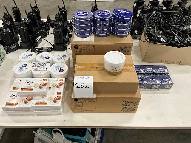 Nivea/ dove partij huidcreme - afbeelding 1 van  8