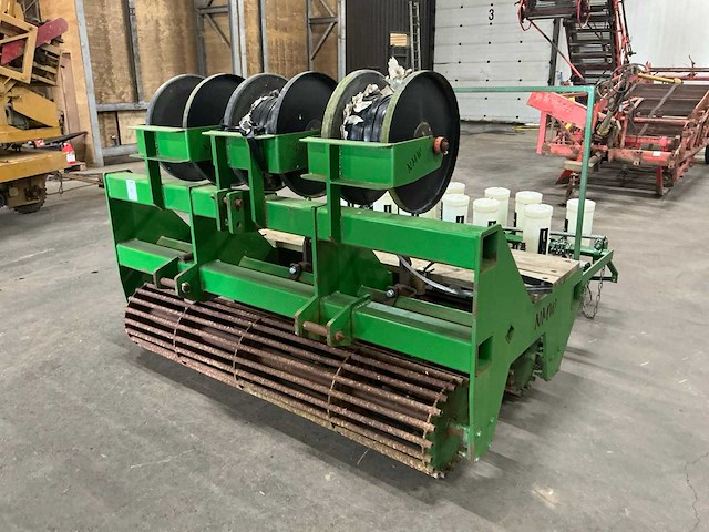 Nmw precisiezaaimachine en drip irrigatie legger - afbeelding 1 van  19