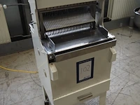 Nn bread slicer