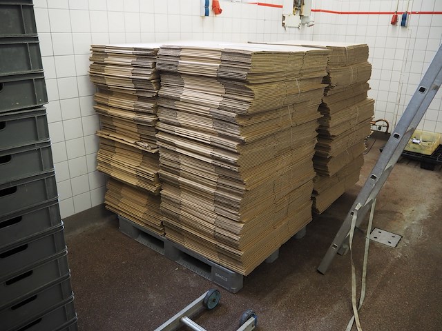Nn carton boxes - afbeelding 1 van  3