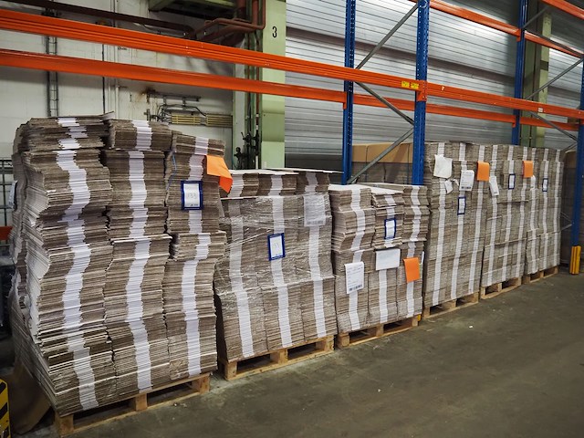 Nn carton boxes - afbeelding 1 van  5