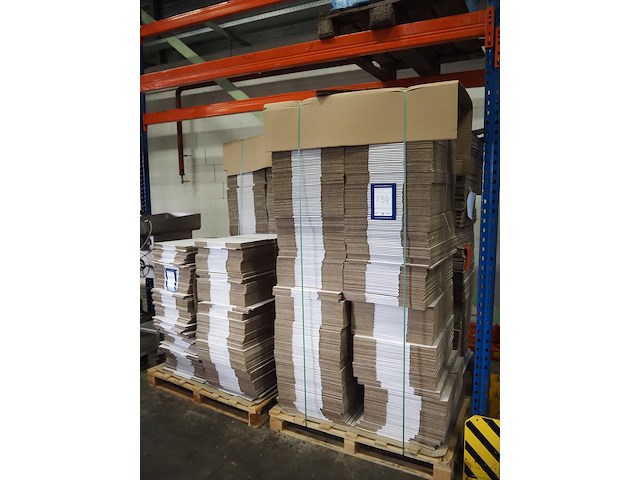 Nn carton boxes - afbeelding 1 van  5