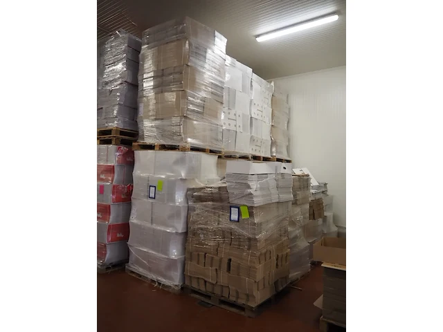 Nn carton boxes - afbeelding 1 van  12