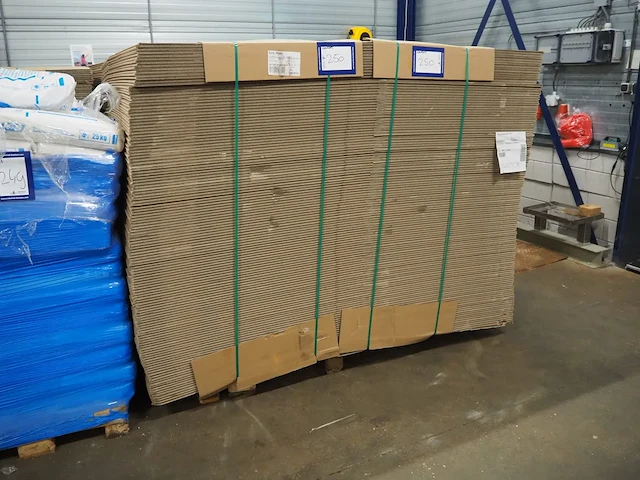 Nn carton boxes - afbeelding 1 van  6