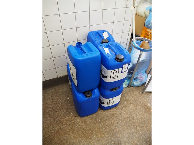 Nn cleaning chemicals - afbeelding 1 van  3