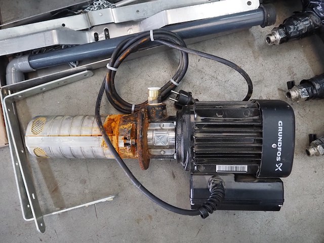 Nn crate with parts - afbeelding 7 van  26