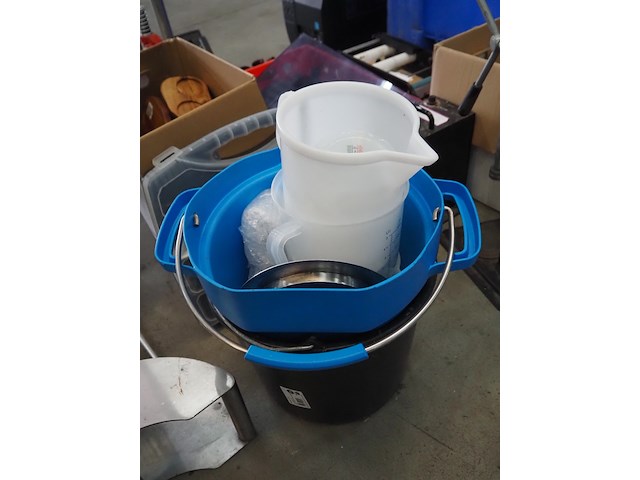 Nn crate with parts - afbeelding 10 van  26