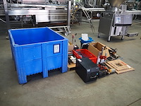 Nn crate with parts - afbeelding 1 van  26