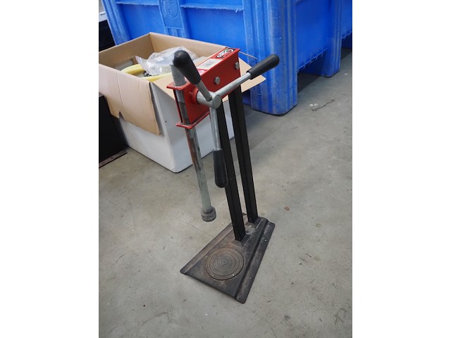 Nn crate with parts - afbeelding 13 van  26