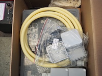 Nn crate with parts - afbeelding 15 van  26