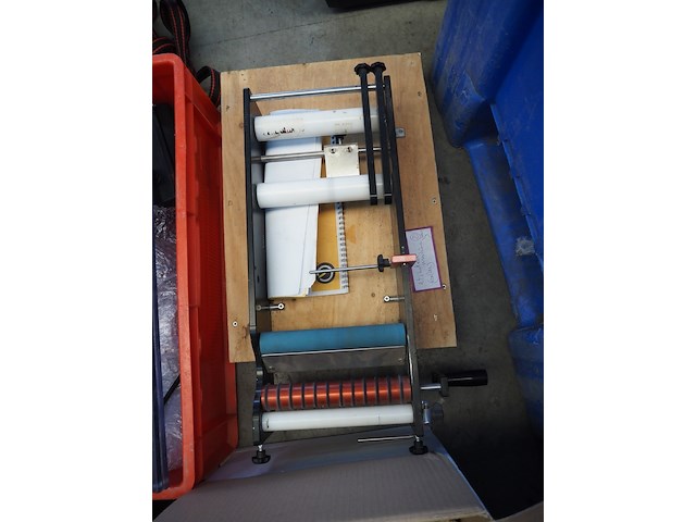 Nn crate with parts - afbeelding 16 van  26