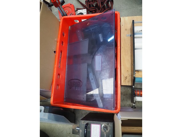 Nn crate with parts - afbeelding 17 van  26