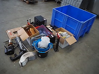 Nn crate with parts - afbeelding 20 van  26