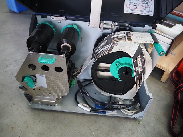 Nn crate with parts - afbeelding 23 van  26