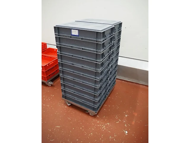 Nn crates on rollie - afbeelding 1 van  4