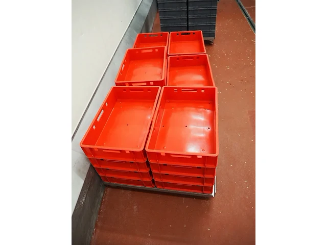 Nn crates on rollies - afbeelding 3 van  4