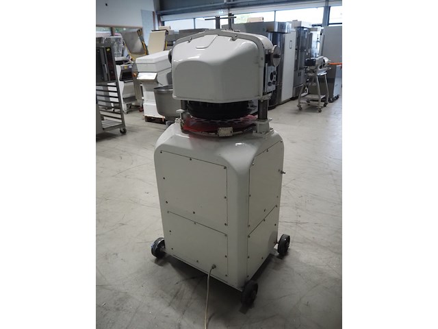 Nn dough divider and rounder - afbeelding 3 van  9