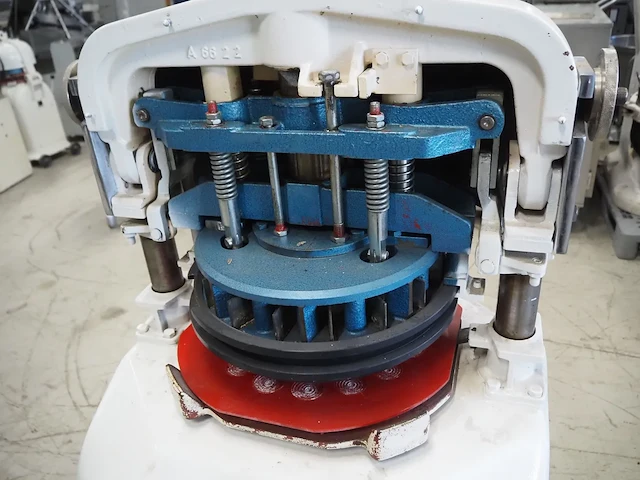 Nn dough divider and rounder - afbeelding 8 van  11
