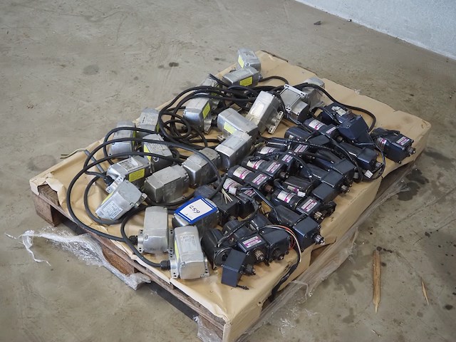 Nn electrical parts - afbeelding 1 van  5