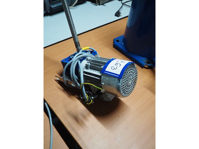 Nn electro motor - afbeelding 1 van  3