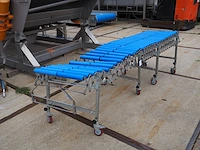 Nn extendable roller conveyor