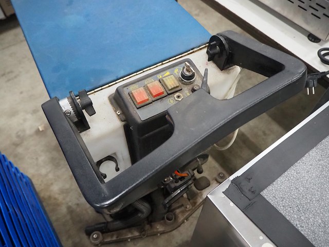 Nn floor scrubbing machine - afbeelding 4 van  7
