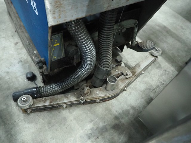 Nn floor scrubbing machine - afbeelding 6 van  7