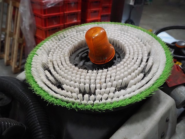 Nn floor scrubbing machine - afbeelding 10 van  12