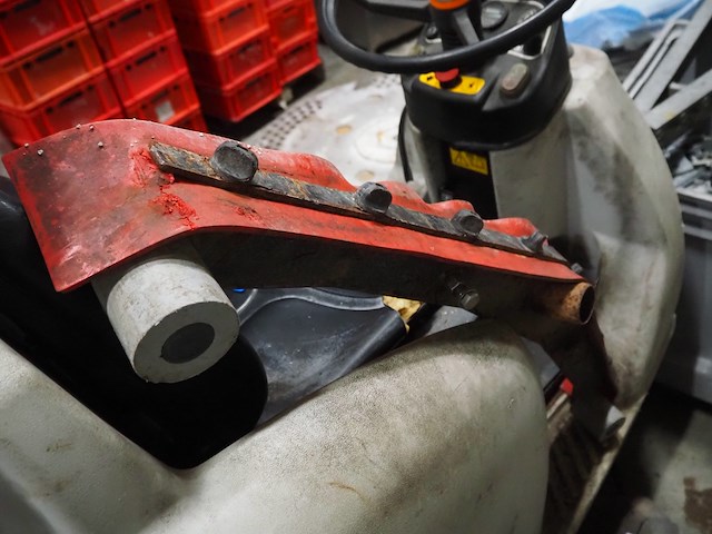 Nn floor scrubbing machine - afbeelding 11 van  12