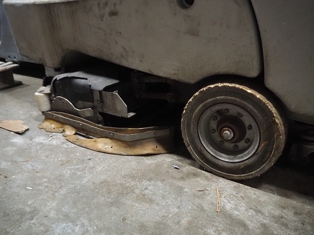 Nn floor scrubbing machine - afbeelding 8 van  12