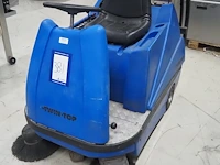 Nn floor scrubbing machine