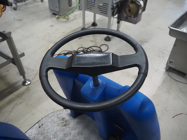 Nn floor scrubbing machine - afbeelding 10 van  13