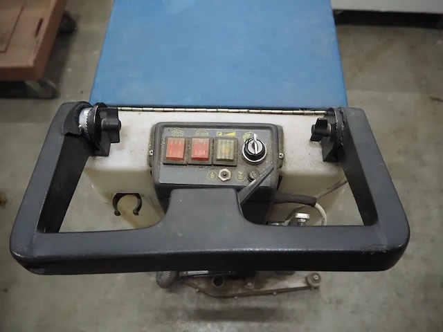 Nn floor scrubbing machine - afbeelding 2 van  12