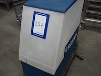 Nn floor scrubbing machine