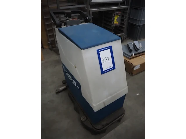 Nn floor scrubbing machine - afbeelding 5 van  12