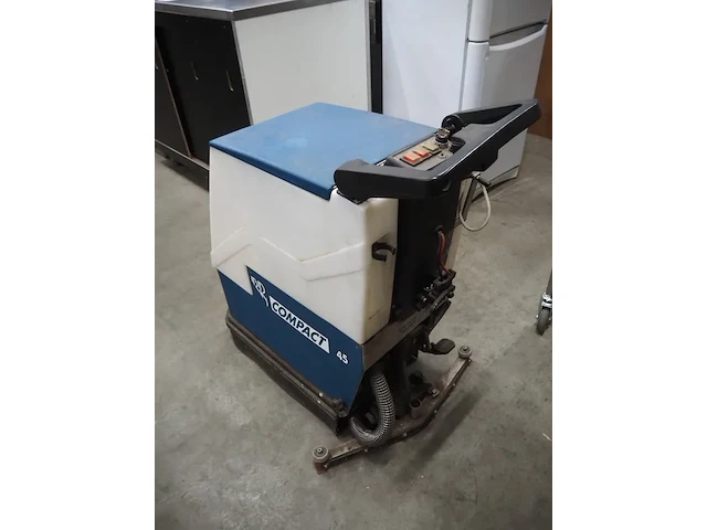 Nn floor scrubbing machine - afbeelding 6 van  12