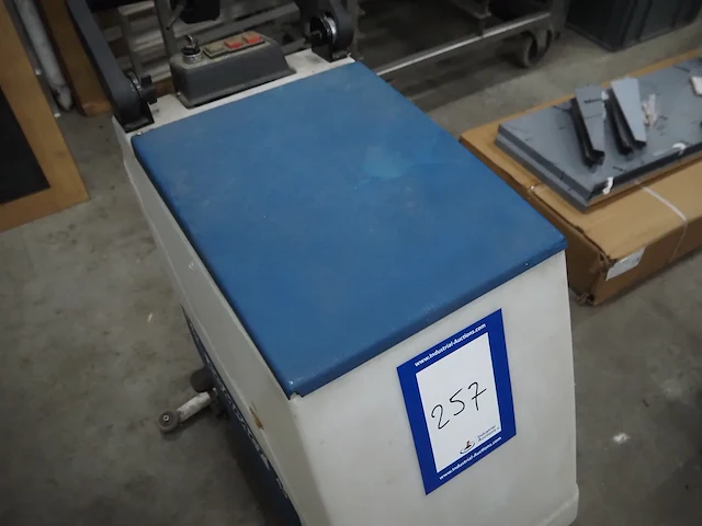 Nn floor scrubbing machine - afbeelding 8 van  12
