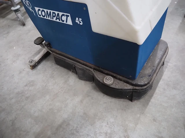 Nn floor scrubbing machine - afbeelding 11 van  12