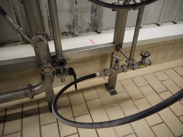 Nn frame with tubes and hoses - afbeelding 3 van  6