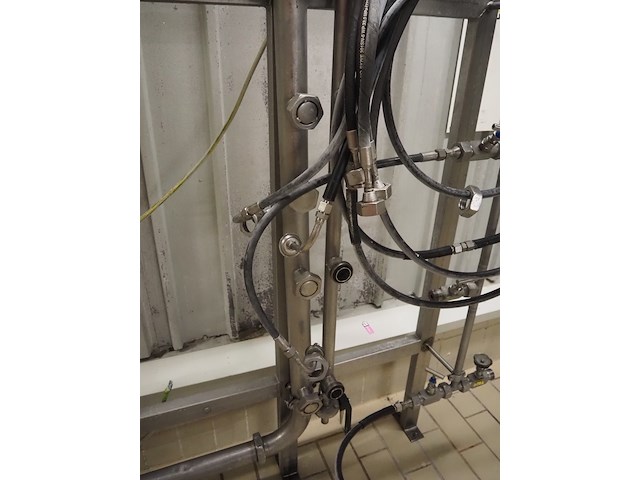 Nn frame with tubes and hoses - afbeelding 4 van  6