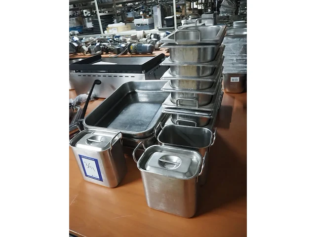Nn gastronorm pans and food storage containers - afbeelding 1 van  4