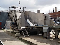 Nn infeed bunker for leaf vegetables