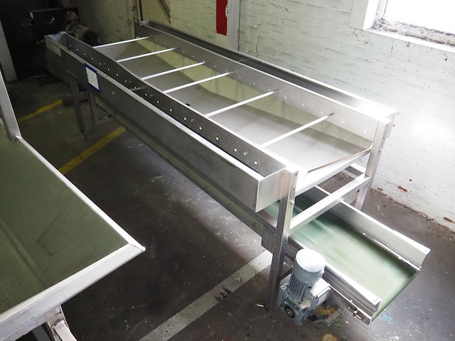 Nn infeed bunker with transport belt - afbeelding 1 van  7