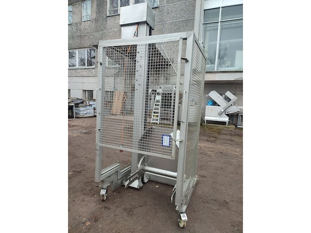Nn lifter for 200 liter meat bins - afbeelding 1 van  12