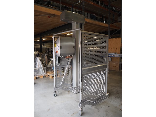 Nn lifter for 200 litre meat bins - afbeelding 1 van  9