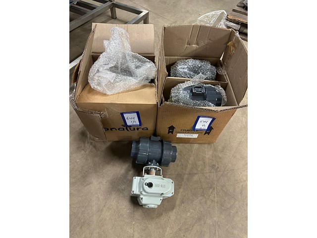Nn machine parts. - afbeelding 1 van  5