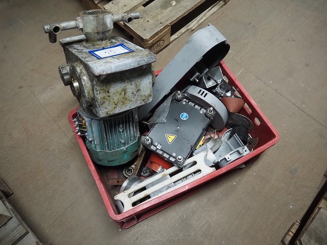 Nn machine parts - afbeelding 4 van  7